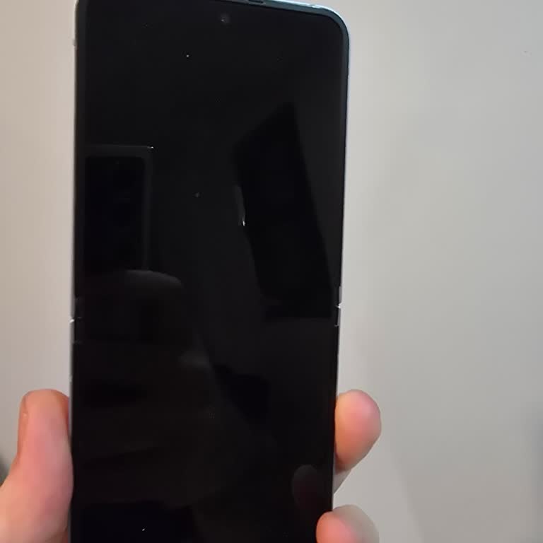 Samsung Galaxy Z Flip 6 Ekran Sorunu İçin 14 Bin TL Ücret Talebi Haksız