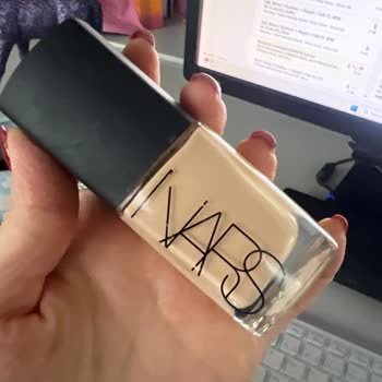 İndirimli 7 Yıllık Fondöten Satışı Sağlık Mağduriyetine Neden Oldu