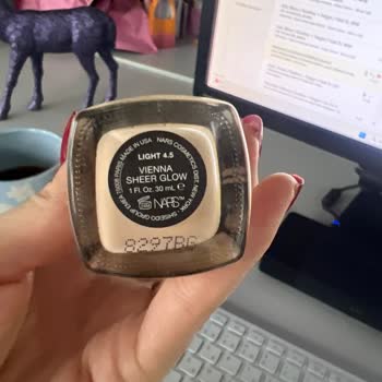 İndirimli 7 Yıllık Fondöten Satışı Sağlık Mağduriyetine Neden Oldu