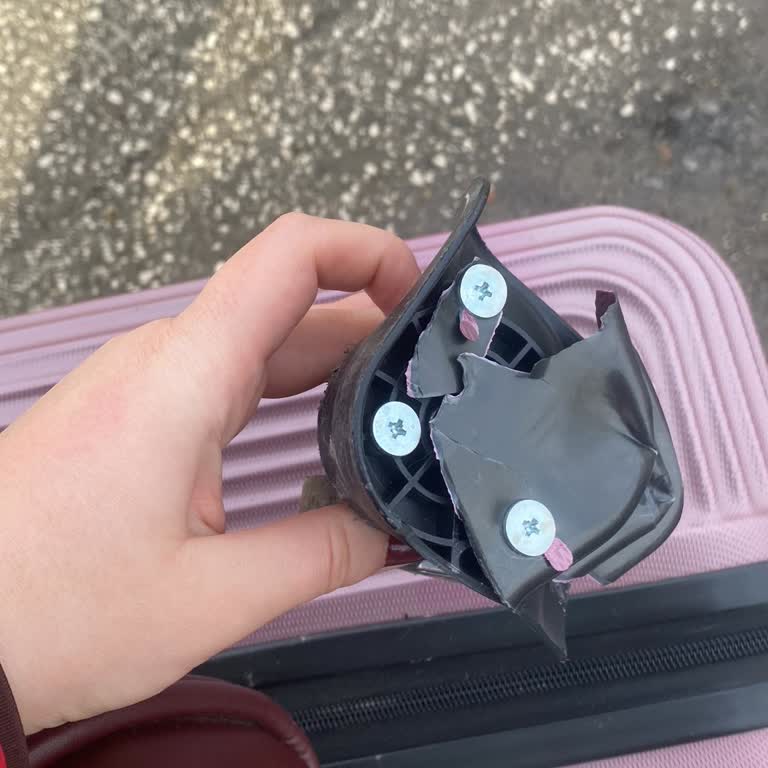 Düzce Güven Turizm’de Öğrenci Bagajım İhmalle Kırıldı Ve Telafi Edilmedi