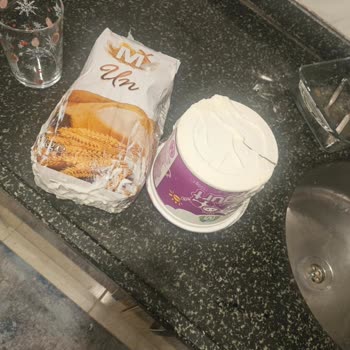 Migros Sanal Market’te Paketleme Ve Hijyen Sorunu: Patlayan Yoğurt Ve Çamurlu Su Bidonları