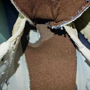 Tommy Hilfiger Çocuk Ayakkabısında Erime Ve Dikiş Açılması: Üretim Hatası Şikayeti Ve Değişim Talebi