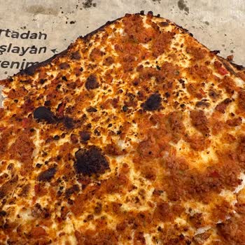 Pidem Şubesinde Yanmış Lahmacun Ve Taze Olmayan Domates Şikayeti