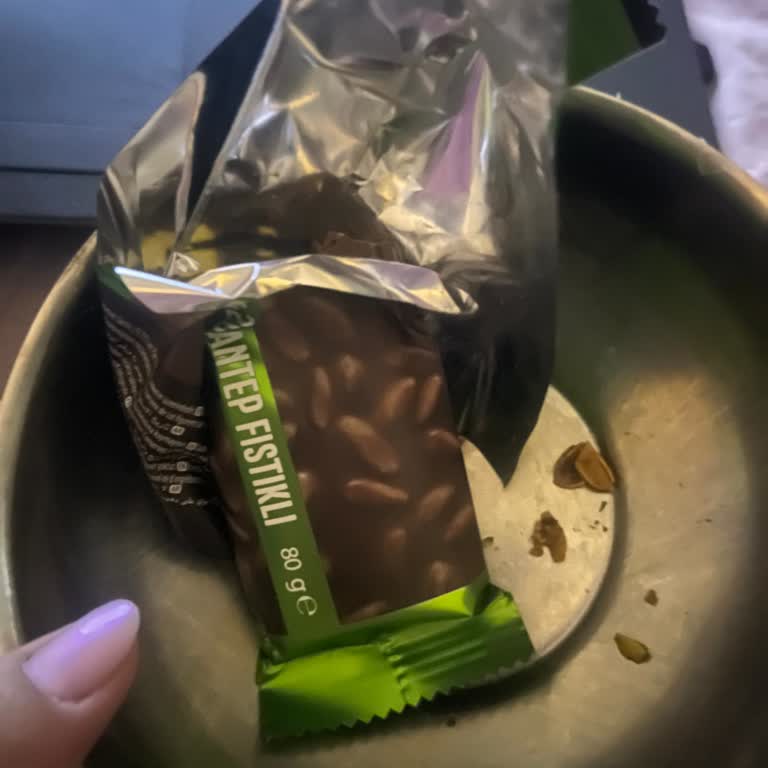 Antep Fıstıklı Çikolatada Kabuklu Fıstık Boğulma Tehlikesi