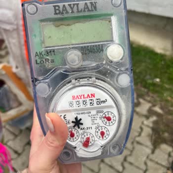 Baylan Sayaç Saati Hava Şartlarından Patladı Para Talebiyle Köy Halkı Mağdur