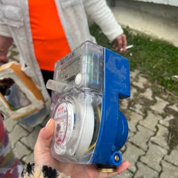 Baylan Sayaç Saati Hava Şartlarından Patladı Para Talebiyle Köy Halkı Mağdur