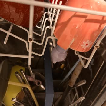 Üst Sepet Kırıldı Ve Çalışmayan Bulaşık Makinesi Onarım Talebi