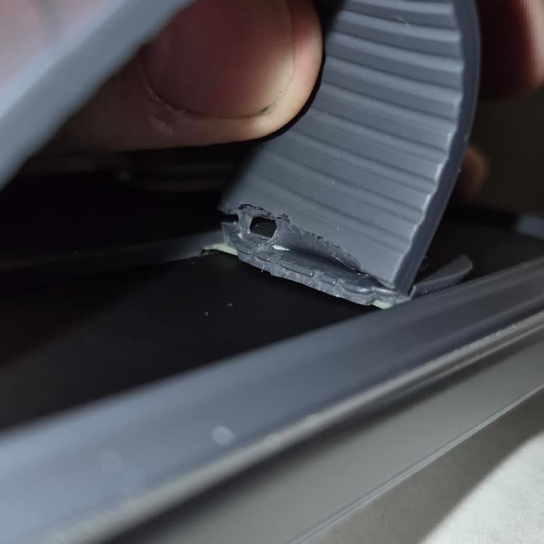 Akasya AVM Turkcell Mağazasında Aldığım Kılıf 2 Hafta İçinde Yırtıldı, Ücretsiz Değişim İstiyorum