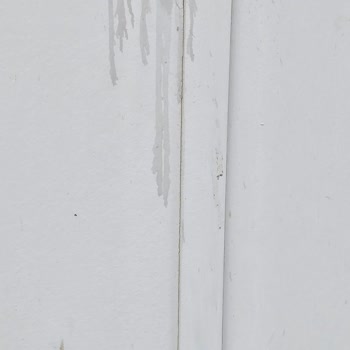 Sözleşme Süresi Aşan Ve Tamamlanmamış Prefabrik Evde Su Sızıntısı Ve Küflenme