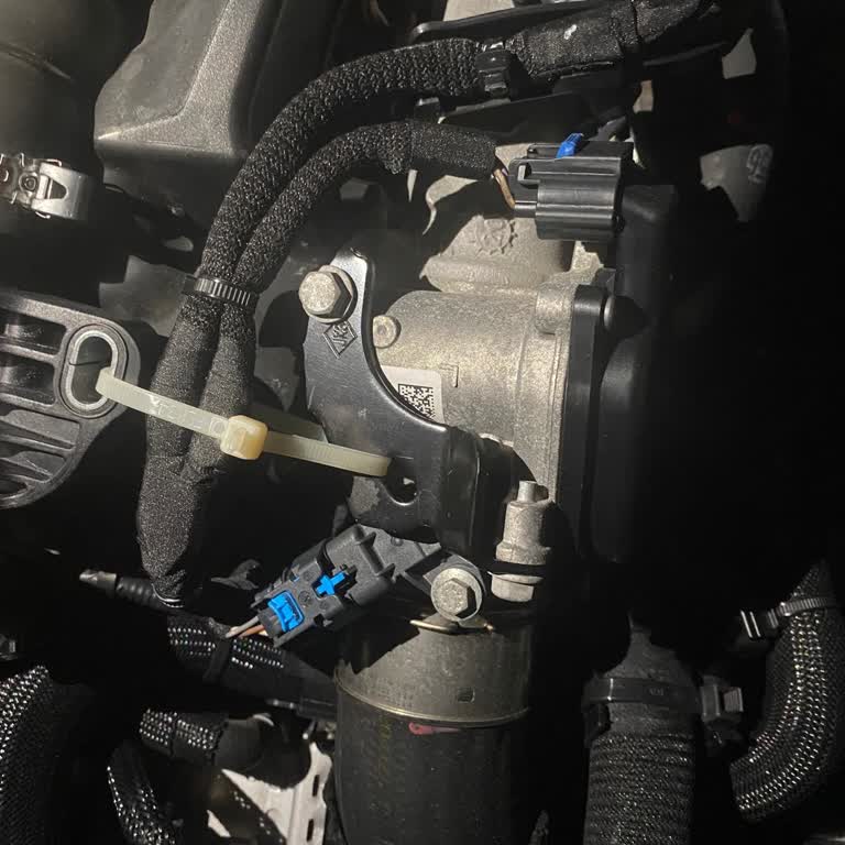 Turbo Hortumunda Kesilen Parça Servis Hatası Olarak Ücretsiz Değiştirilmek İsteniyor