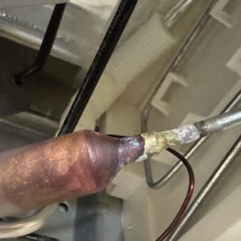 Elektrik Kaçağı Ve Oksitlenmiş Borularla Karşılaşılan Siemens Buzdolabının Değişim Talebi