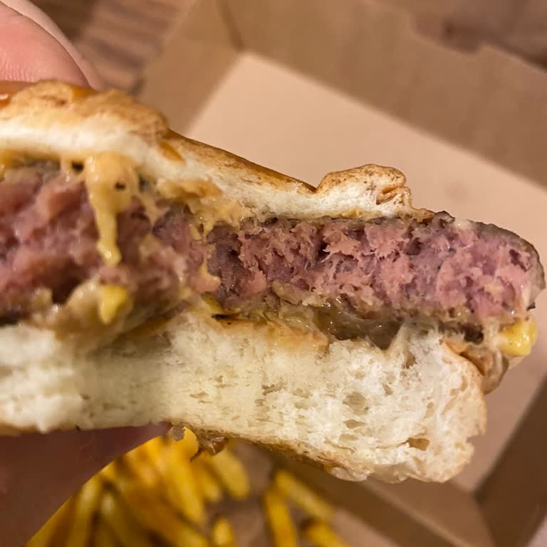 Çiğ Burger Sağlık Tehlikesi Ve Tam Ücret İadesi Talebi