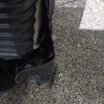 Astana’da Teslim Edilen Valiz Kırıldı Ve İçindekiler Hasar Gördü