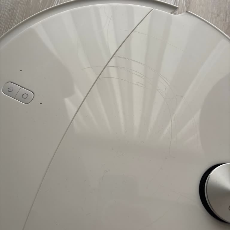 Roborock Robot Süpürge Kapağının Koltuk Altında Sıkışması Ve Çizilmesi Nedeniyle Değişim Talebi