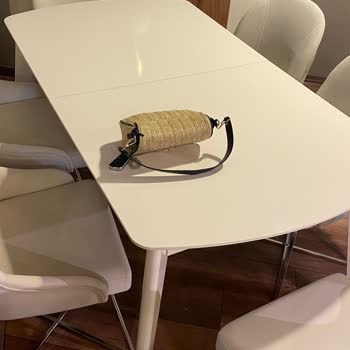 Kırık Masanın Uzun Bekleyişi Ve Sıkıcı Gıcırdama Sorunu