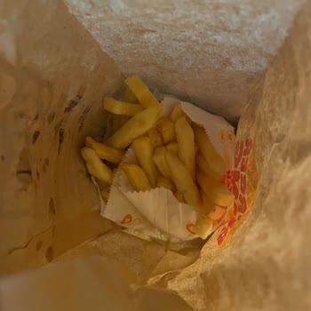 Яндекс.Еда доставила неполный заказ и не отвечает поддержка, прошу вернуть деньги