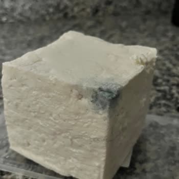 Sütaş Beyaz Peynir Açıldıktan 10 Günde Küflendi