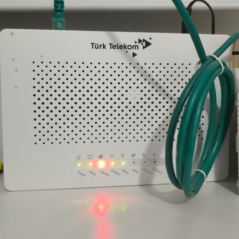 Kırmızı Işıkta İnternet Kesintisi Ve Müşteri Temsilcisine Ulaşamama