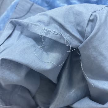 İsabella Setindeki Hatalı Dikiş Ve Yağ Lekesi