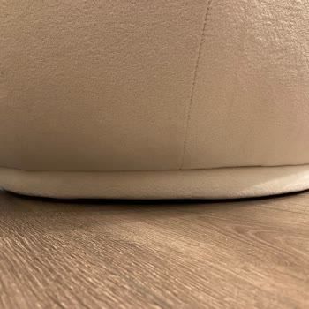 Alt Yuvarlak Kısmı Zeminle Temas Etmediği İçin Berjer Sallanıyor Ve Kullanılamıyor