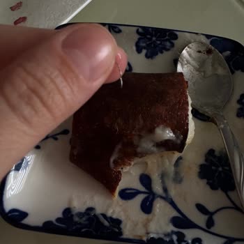 Kazandibi Paketi İçinde Metal Zımba Parçası Bulunması Ve Ağız Yaralanması