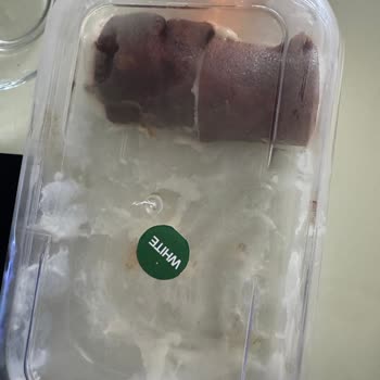 Kazandibi Paketi İçinde Metal Zımba Parçası Bulunması Ve Ağız Yaralanması