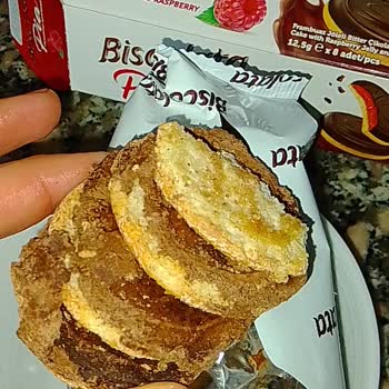 BİM Marketten Alınan Biscolata Ürünü İçi Birbirine Yapışık Ve Kalitesiz Çıktı