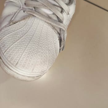 Ayakkabının Kısa Sürede Açılması Ve Mağazanın Fatura Bulamaması