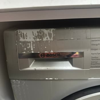 Bosch Çamaşır Makinesinde Renk Solması Ve Deterjan Çekmecesi Kalıntısı, Servis Hatası İddiası