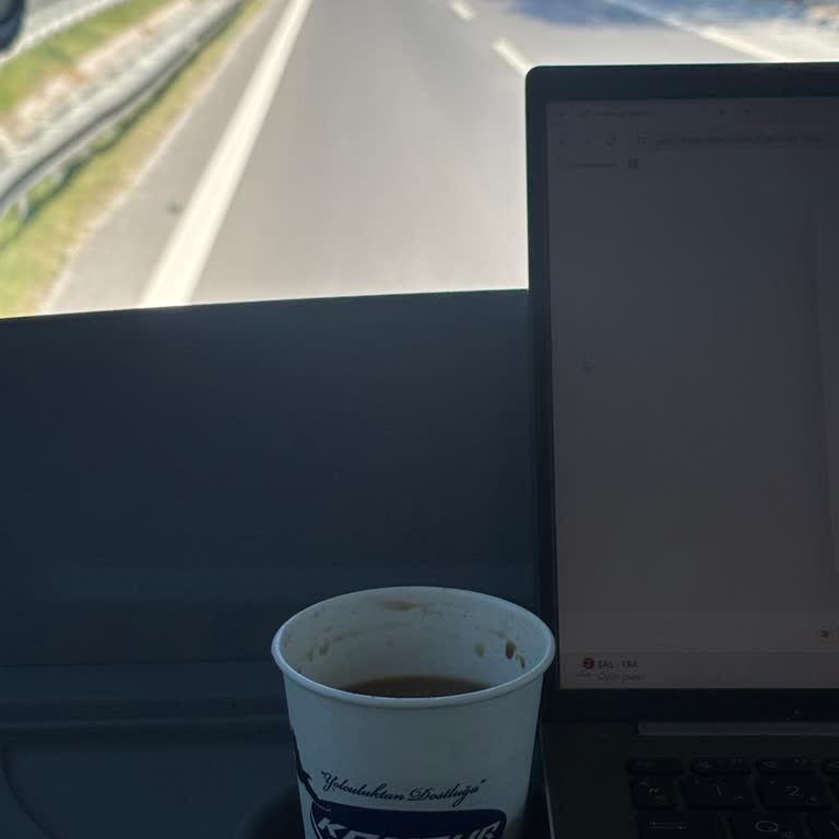 Tommy Ceketi Kayıp Ve Kontur Otobüsünün İlgisizliği