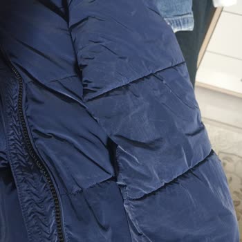 Kumaş Üzerindeki Kalıcı Lekeler Ve Tekrarlanan Garanti Redleri Nedeniyle Boyner Montu Kullanılamaz