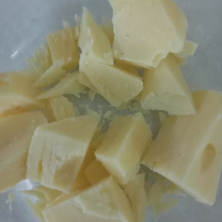 Tadılan Peynirle Satın Alınan Kaşar Aynı Değil, Çürük Koku Veriyor