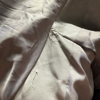 Yargıcı Pelüş Kaban Deri Şeritlerinin 2 Yılda Soyulması Ve Garanti Dışı Sorun