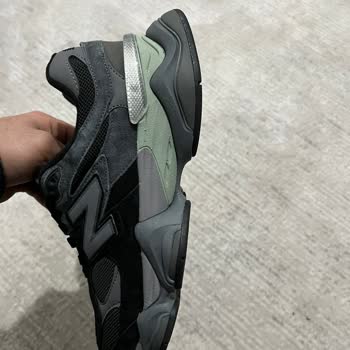 Görseldeki Renkle Uyuşmayan Spor Ayakkabı Ve İade Sürecindeki Sorunlar