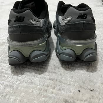 Görseldeki Renkle Uyuşmayan Spor Ayakkabı Ve İade Sürecindeki Sorunlar