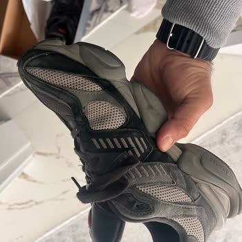 New Balance 9060 Model Ayakkabısında Kısa Sürede Renk Solması Ve Astar Yırtılması