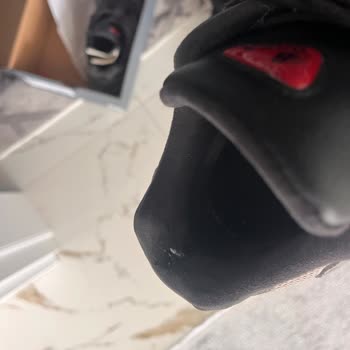 New Balance 9060 Model Ayakkabısında Kısa Sürede Renk Solması Ve Astar Yırtılması