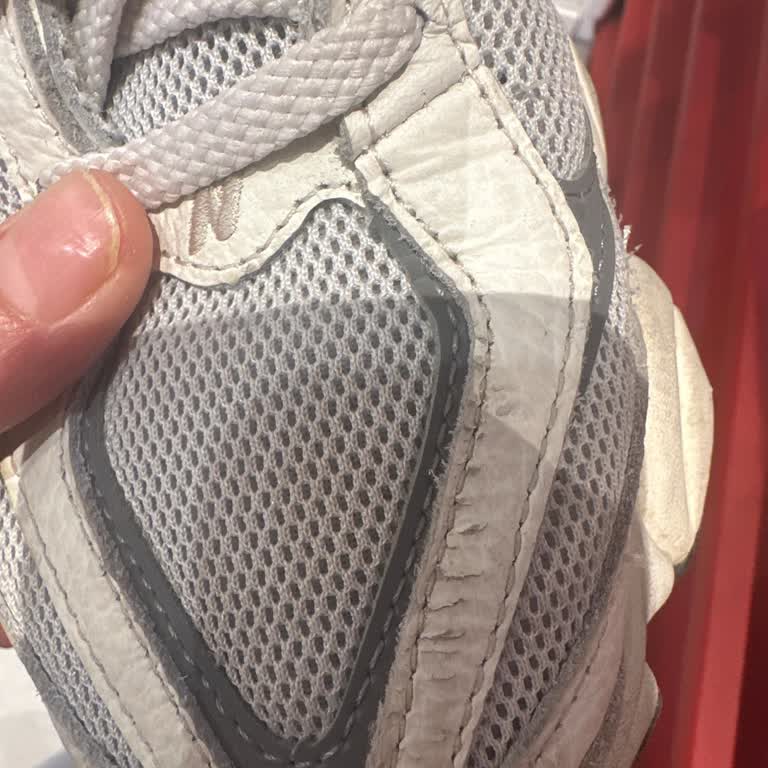 Yüksek Fiyatlı Ayakkabının Kısa Sürede Soyulması Ve Mağazanın Ürün Sorumluluğunu Kabullenmemesi