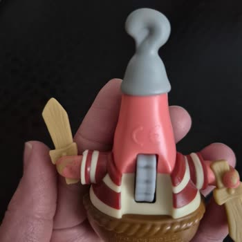 Burger King Çocuk Menüsü Oyuncakları Hızla Deforme Oluyor