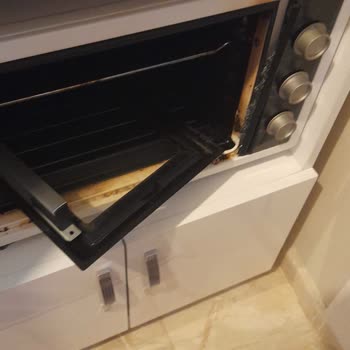 Bosch Mini Fırın Camı Kendiliğinden Patladı, Ücretsiz Değişim Talebi