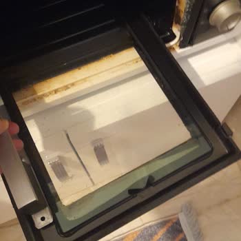 Bosch Mini Fırın Camı Kendiliğinden Patladı, Ücretsiz Değişim Talebi