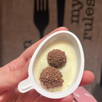 Adana Migros’ta Çikolatasında Beyaz Lekeler Olan Kinder Sürpriz Yumurtası