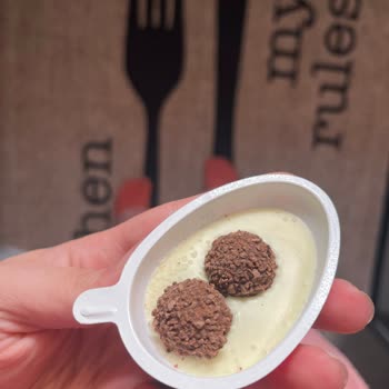 Adana Migros’ta Çikolatasında Beyaz Lekeler Olan Kinder Sürpriz Yumurtası