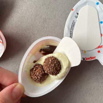 Adana Migros’ta Çikolatasında Beyaz Lekeler Olan Kinder Sürpriz Yumurtası