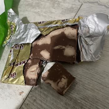 Erzurum Yakutiye A101'de Ülker Antep Fıstıklı Çikolatanın Küflenmesi Ve Sağlık Endişesi