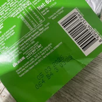 Erzurum Yakutiye A101'de Ülker Antep Fıstıklı Çikolatanın Küflenmesi Ve Sağlık Endişesi