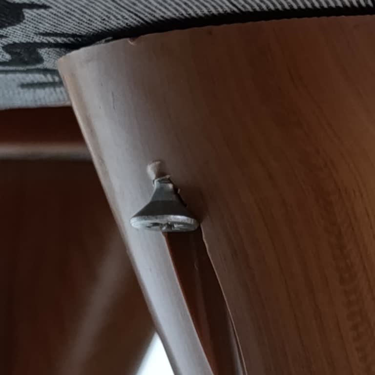 Montaj Hatası Nedeniyle Koltuk Ayakları Çöktü Ve Güvenlik Riski Oluştu, Yenisi Talep Ediliyor