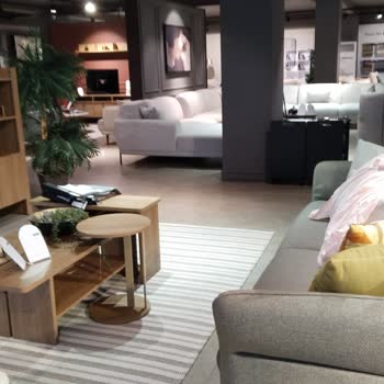 Divanev Mağazasında Yanıltıcı Ürün Teslimi ve Parfümlü Teşhir Sofanın Satışı