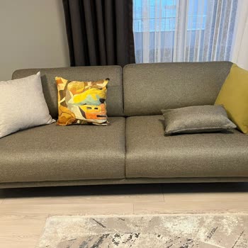 Divanev Mağazasında Yanıltıcı Ürün Teslimi ve Parfümlü Teşhir Sofanın Satışı