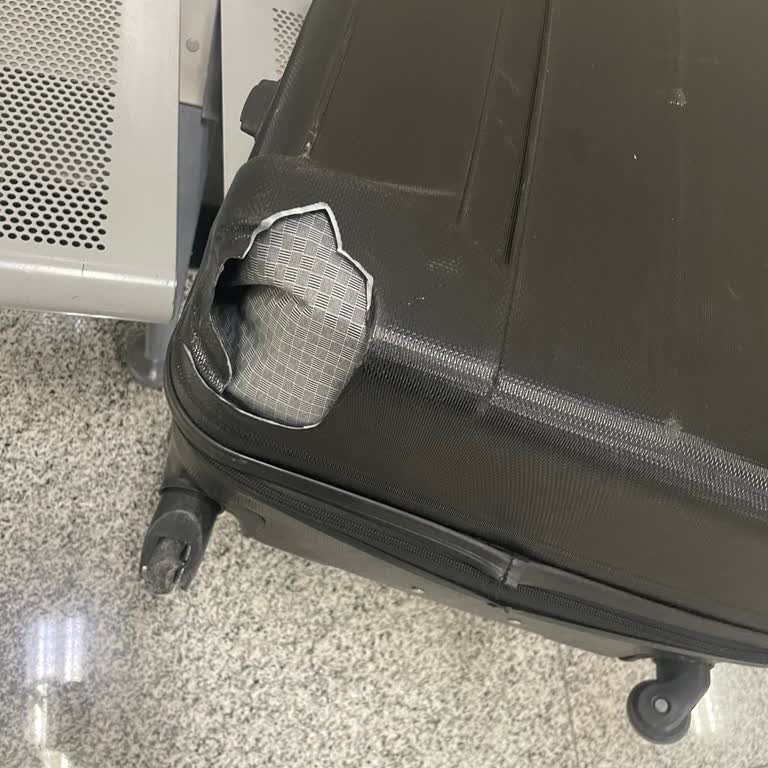 Ajet Hasarlı Valiz Ve Sorumluluk Reddi!